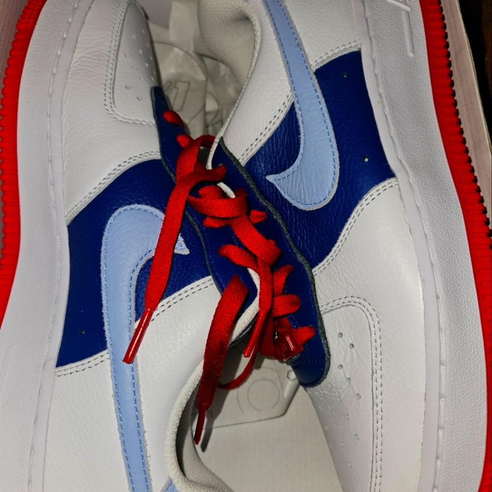 Size 8, New Nike